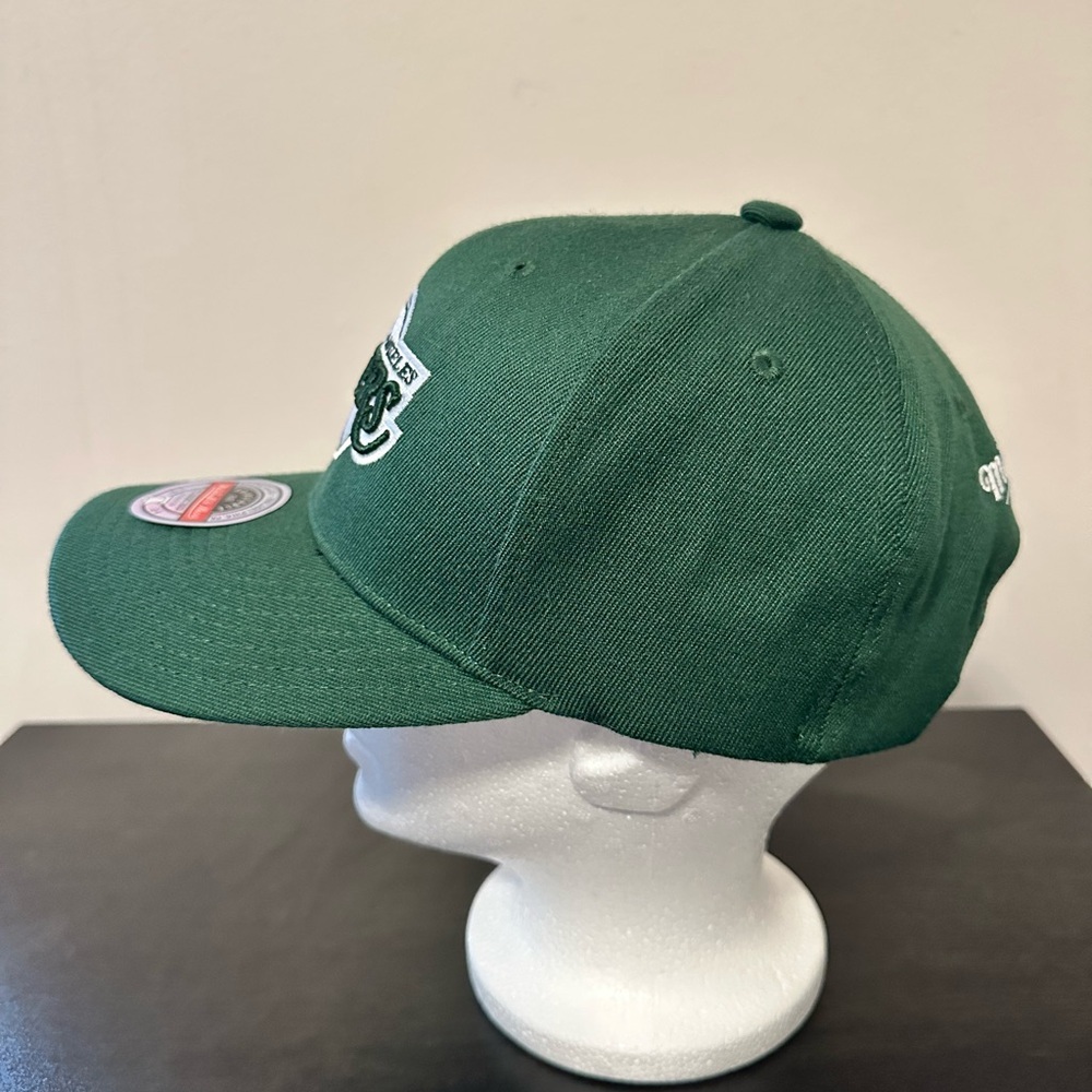 NWT La Lakers Mitchell & Ness Green Cap - Picture 7 of 10